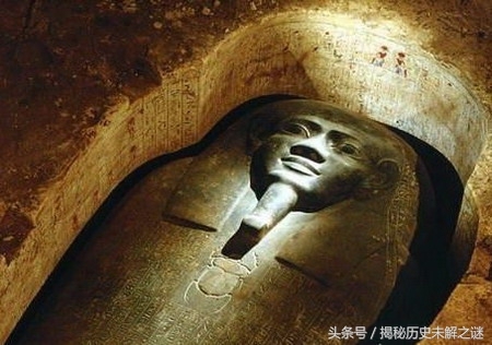 科学家用最新技术发现金字塔内部有密室，有4500年的法老棺木(2)