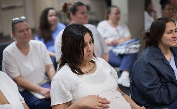 美国女子监狱，女囚为逃避劳动，利用探监机会积极造宝宝(1)