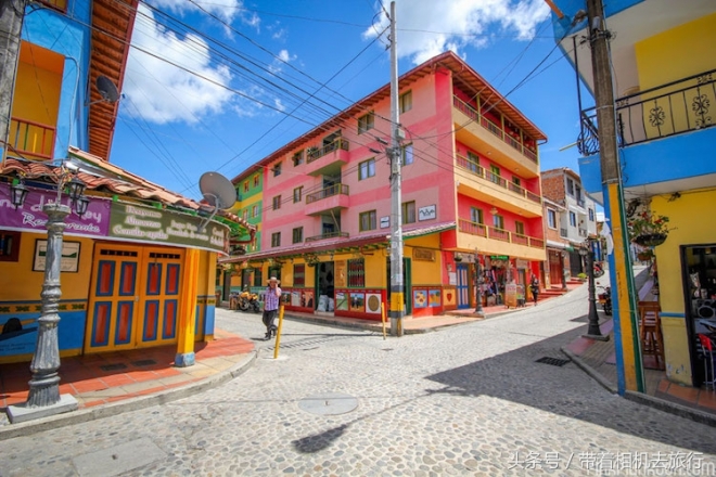 哥伦比亚有个彩色小镇，简直就像一幅彩色画(2)