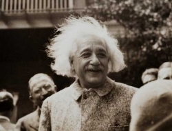 爱因斯坦从年轻到老的罕见旧照片