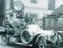 20世纪初，各种造型奇特的汽车