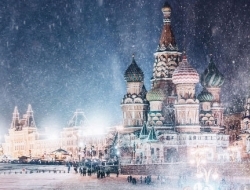 镜头下的莫斯科圣诞雪夜，宛如童话世界
